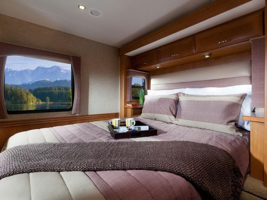 Интерьер Triple E Regency GT 2011 года  (фото 5 из 7)
